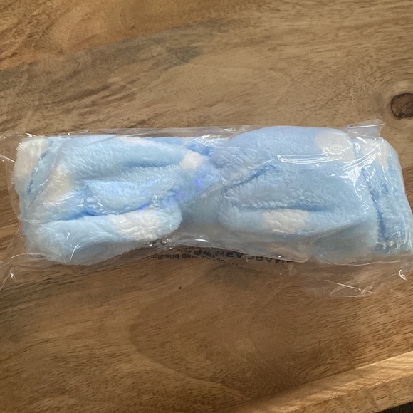 GLOW ON 5TH | Plush Skincare Headband - Picture 2 of 4